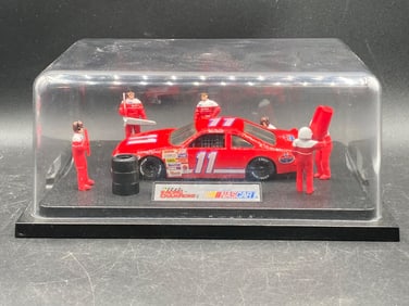 Racing Champions 1/24 Bill Elliott Pit Stop Display with Figures