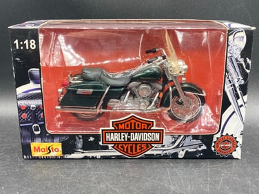 Maisto 1/18 Scale Harley-Davidson Road King Die-Cast Model
