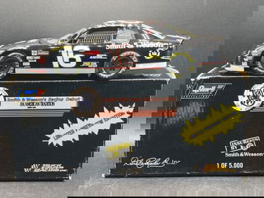 Revell 1/24 Ron Hornaday Jr Smith & Wesson NASCAR Die-Cast Model