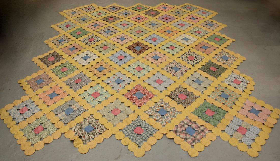 VINTAGE YO-YO QUILT (1 of 4)