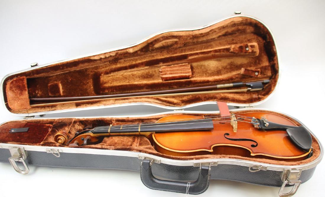 VIOLIN IN CASE (1 of 6)