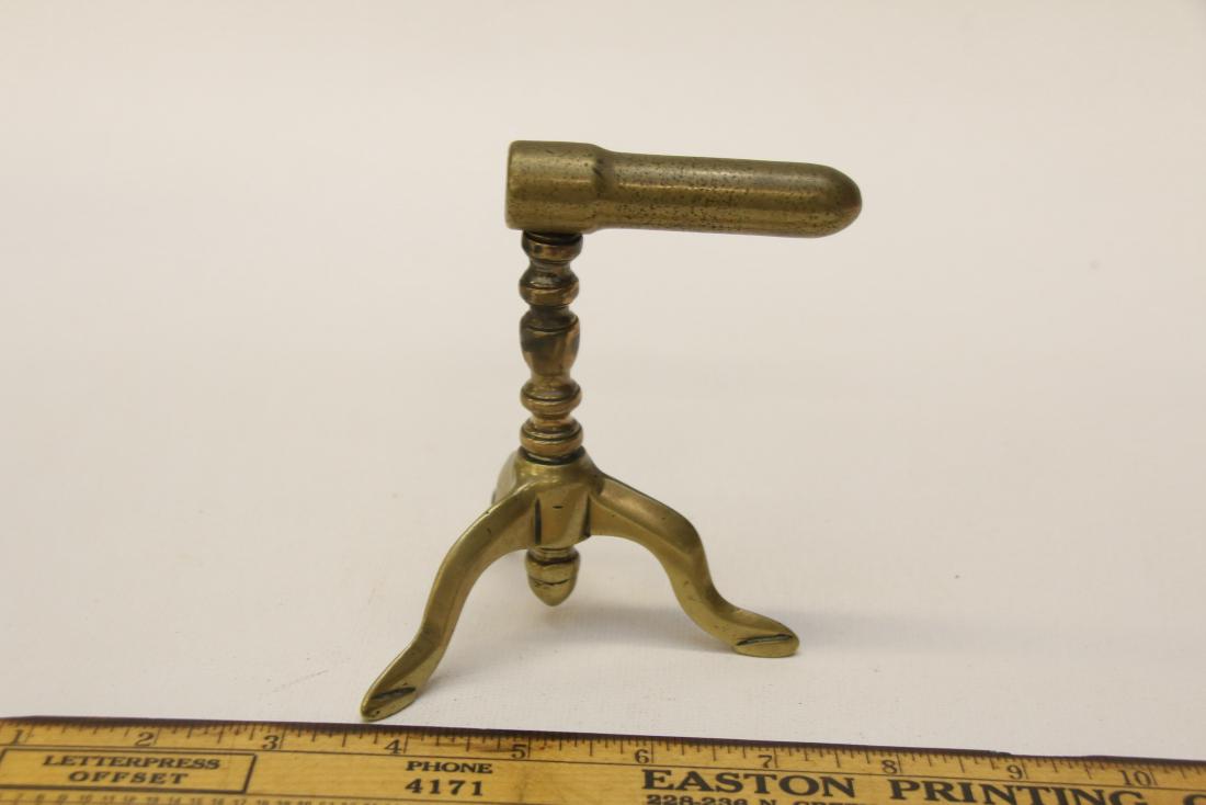 Small brass goffering iron with tripod QA feet, (1 of 2)