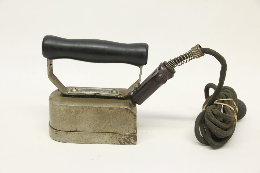 EARLY WAAGE ELECTRIC HAT IRON (1 of 3)