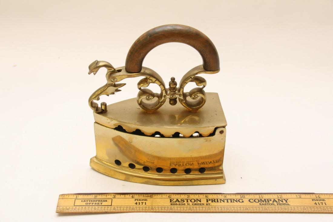 Solid brass griffin latch charcoal: Solid brass griffin latch charcoal Dimensions: 7 1/2"