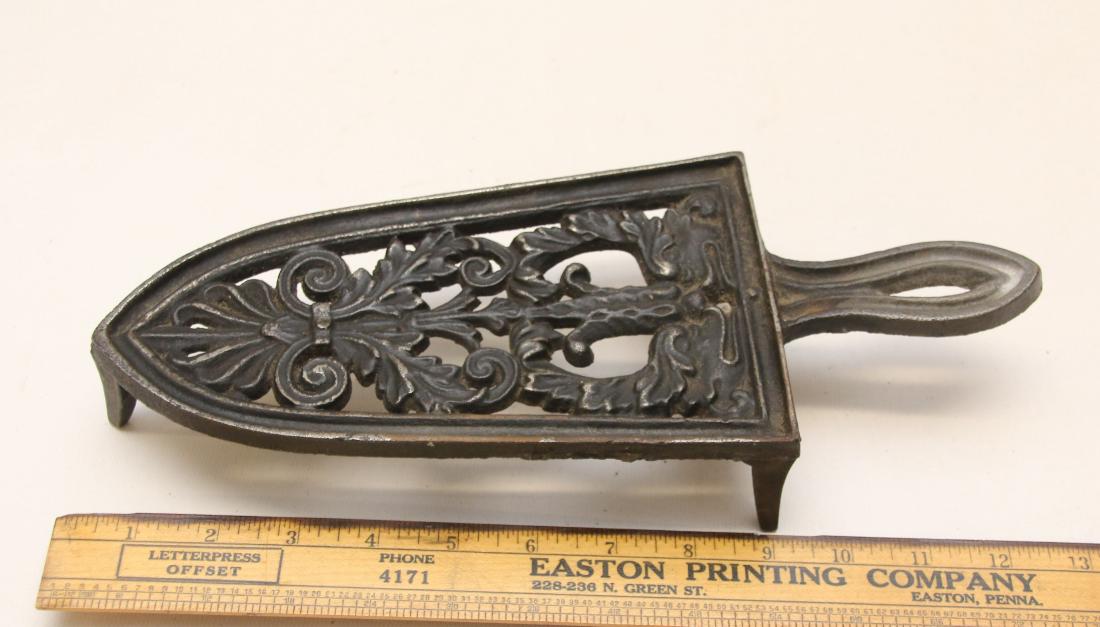 ORNATE CAST IRON TRIVET (1 of 2)