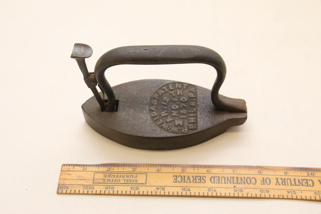 "WEIDAS PHILA" COLD HANDLE IRON (1 of 4)