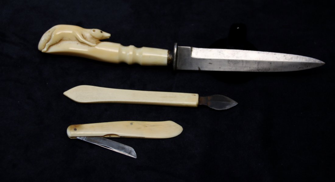 GROUP OF BONE HANDLE KNIVES: INCLUDING - POCKET KNIFE, ONE HAS CARVED FOX HANDLE, AND SKINNING KNIFE 4" TO 10 1/2"