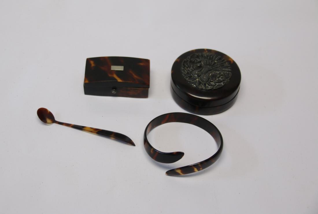 TORTOISE SHELL LOT: SNUFF BOX, PILL BOX, SPOON, AND BRACELET BOXES 2" X 1" - 2 1/2" X 1"