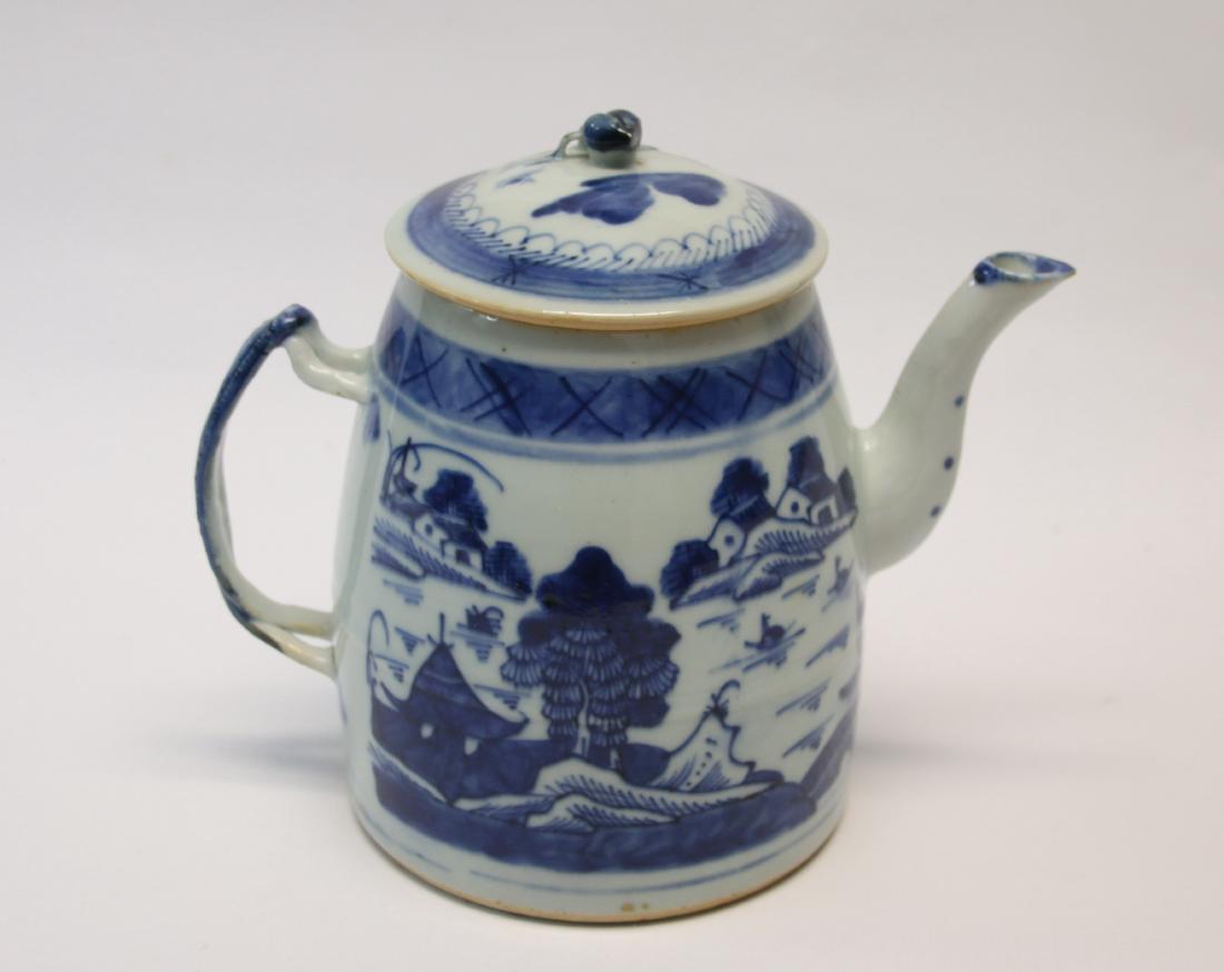 19TH CENTURY CHINESE EXPORT CANTON PITCHER WITH LID (1 of 3)