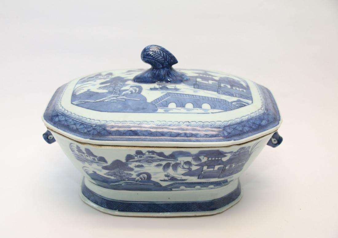 19TH CENTURY CHINESE EXPORT CANTON TUREEN (1 of 5)