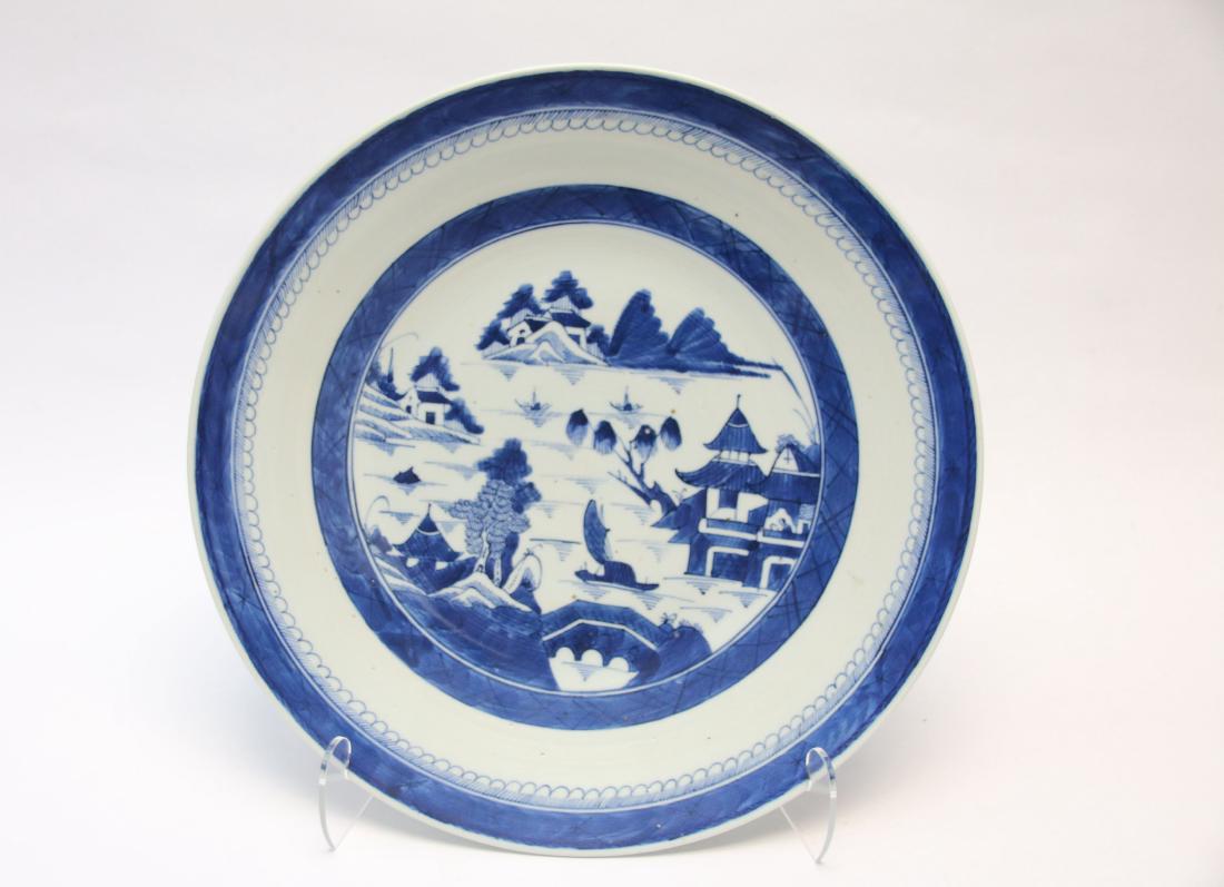 19TH CENTURY CHINESE EXPORT CANTON OVAL PLATTER (1 of 2)