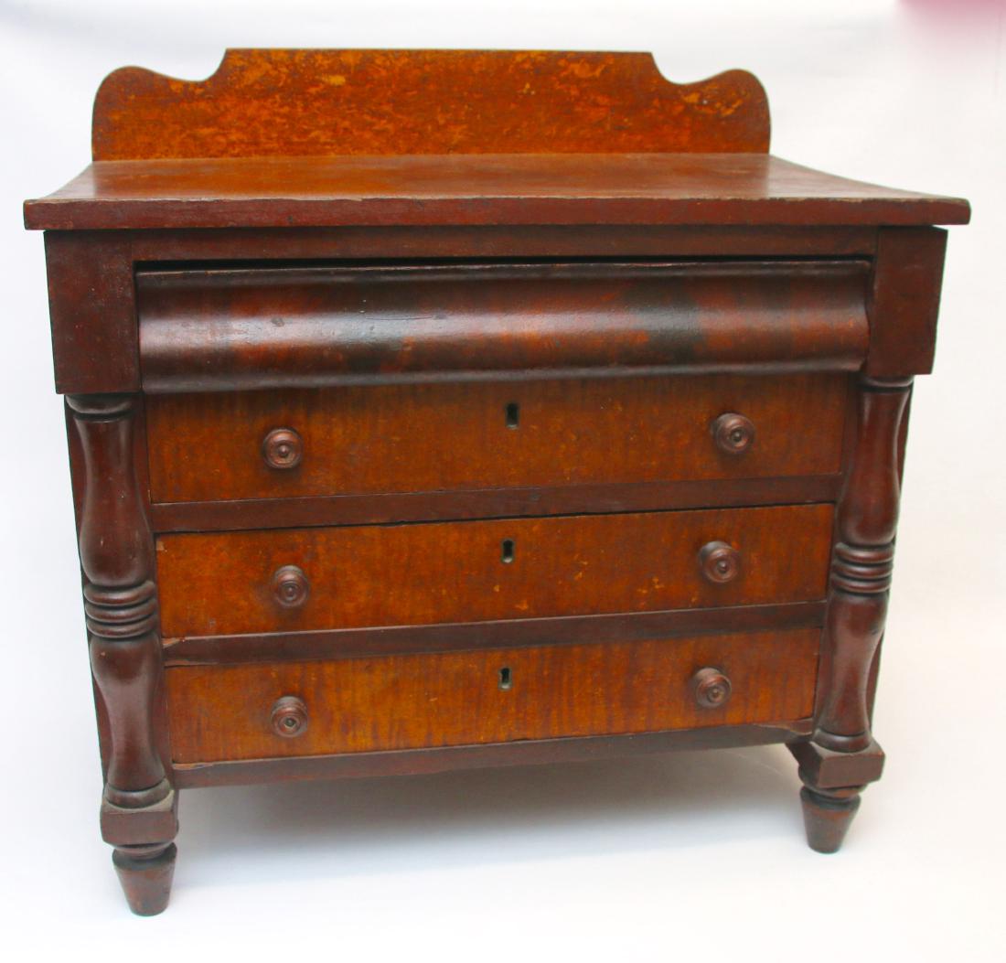 CHILDS MINIATURE CHEST OF DRAWERS (1 of 4)