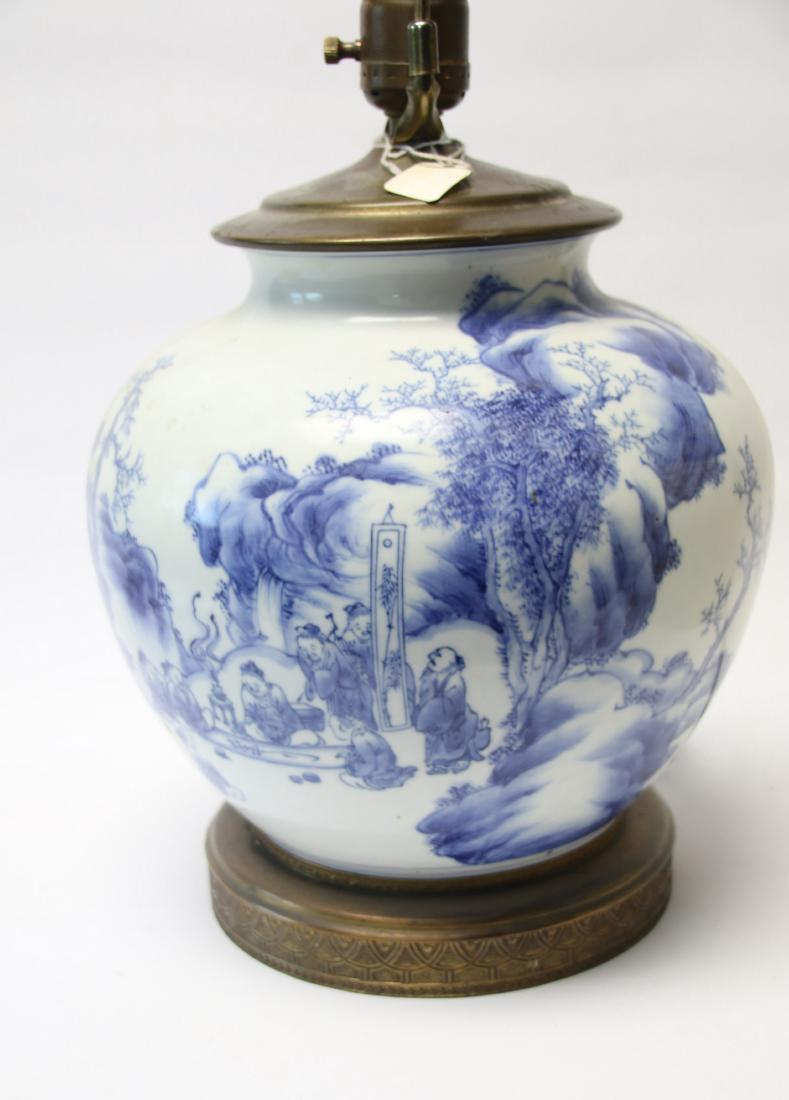 CHINESE EXPORT TABLE LIGHT (1 of 4)