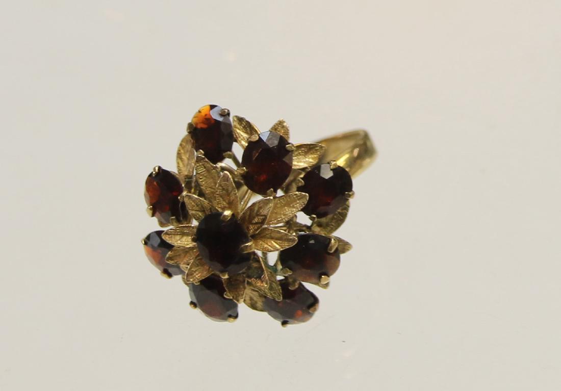 10K GOLD GARNET RING (1 of 2)