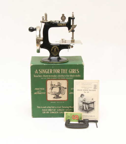 GIRLS SINGER SEWING MACHINE New Girls Sewing Machine GIRLS SINGER SEWING MACHINE New Girls Sewing Machine
