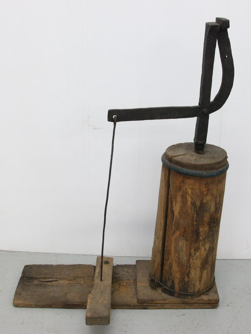 PRIMITIVE BLACKSMITH VISE (1 of 2)