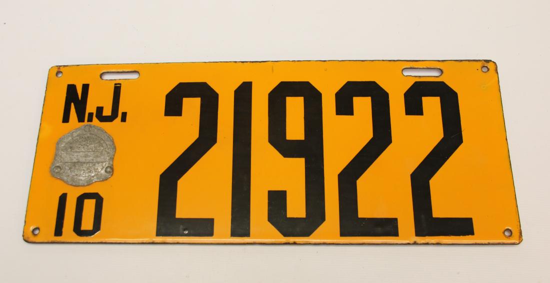 N.J. ANTIQUE PORCELAIN LICENSE PLATE (1 of 2)
