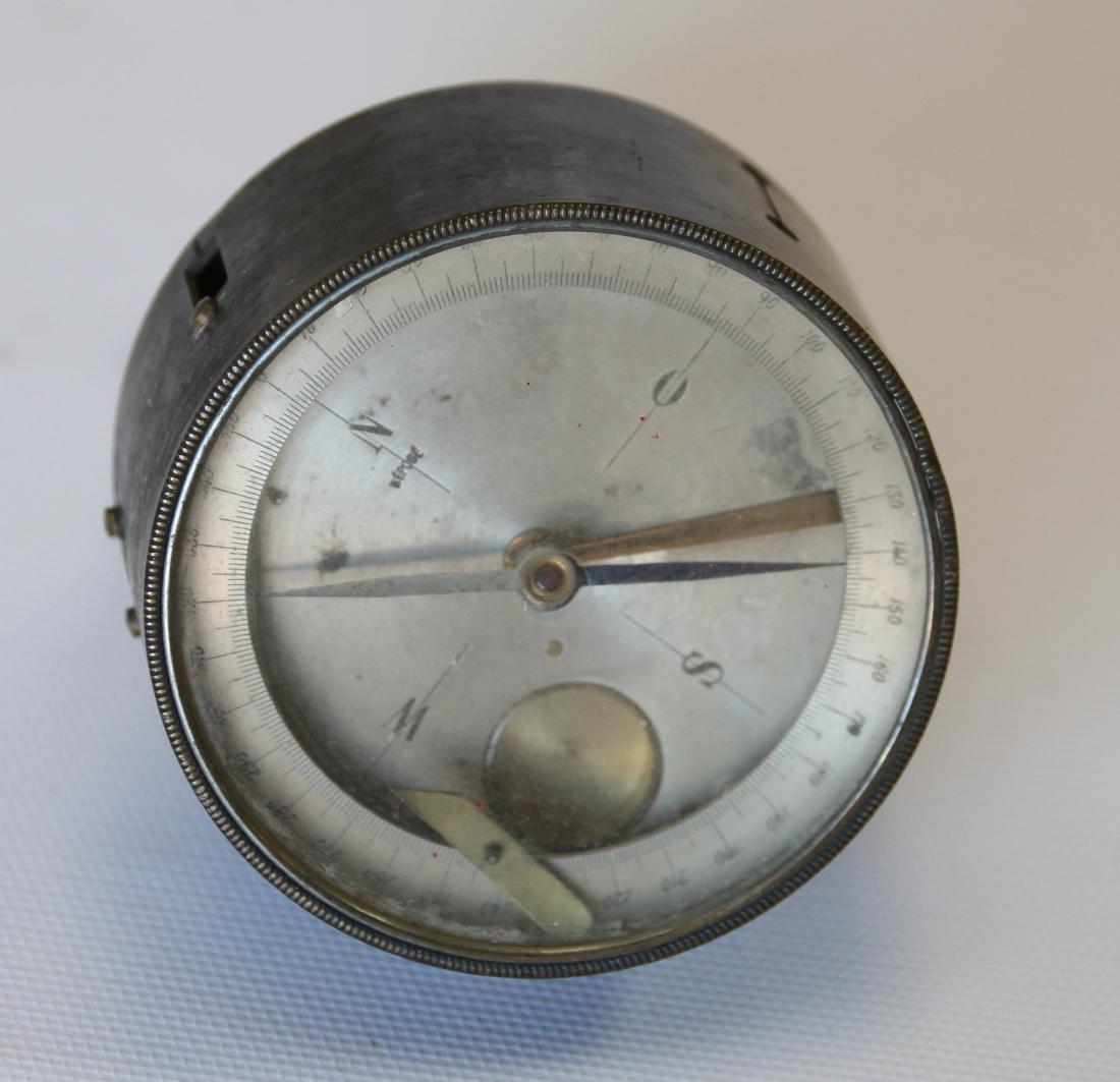 ANTIQUE BRASS COMPASS (1 of 3)