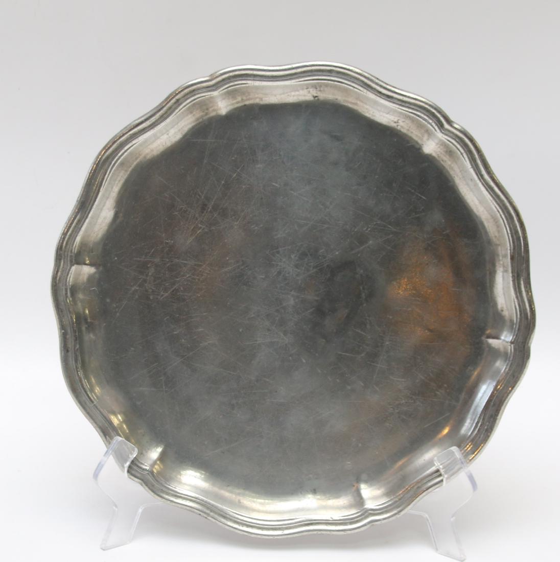 18TH CENTURY EARLY PEWTER TRAY: MARKED ON BASE "DOONE PAR CHARTON POTIE DETIN 1797" - IMPRESSED HALLMARKS ON BOTTOM