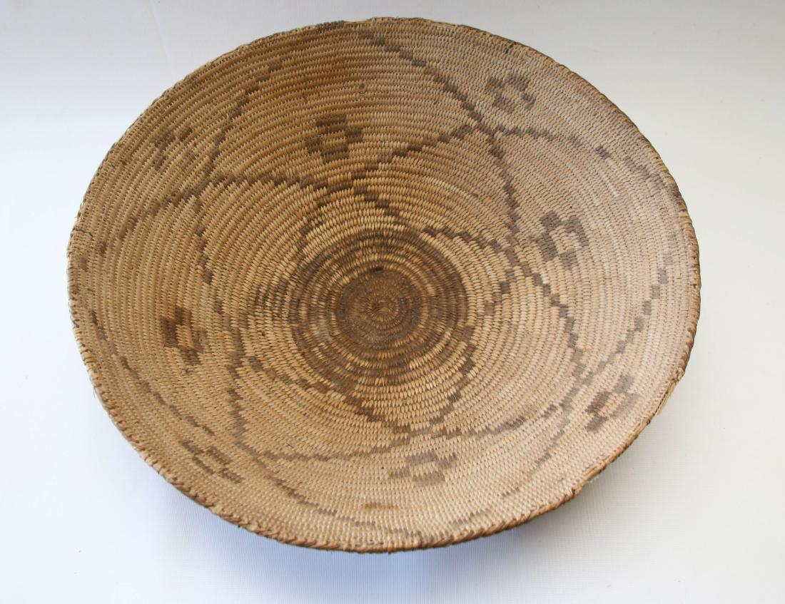 ROUND NATIVE AMERICAN BASKET (1 of 4)