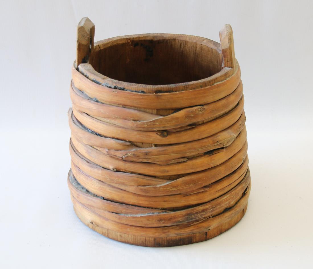 PRIMITIVE WOODEN BUCKET (1 of 4)