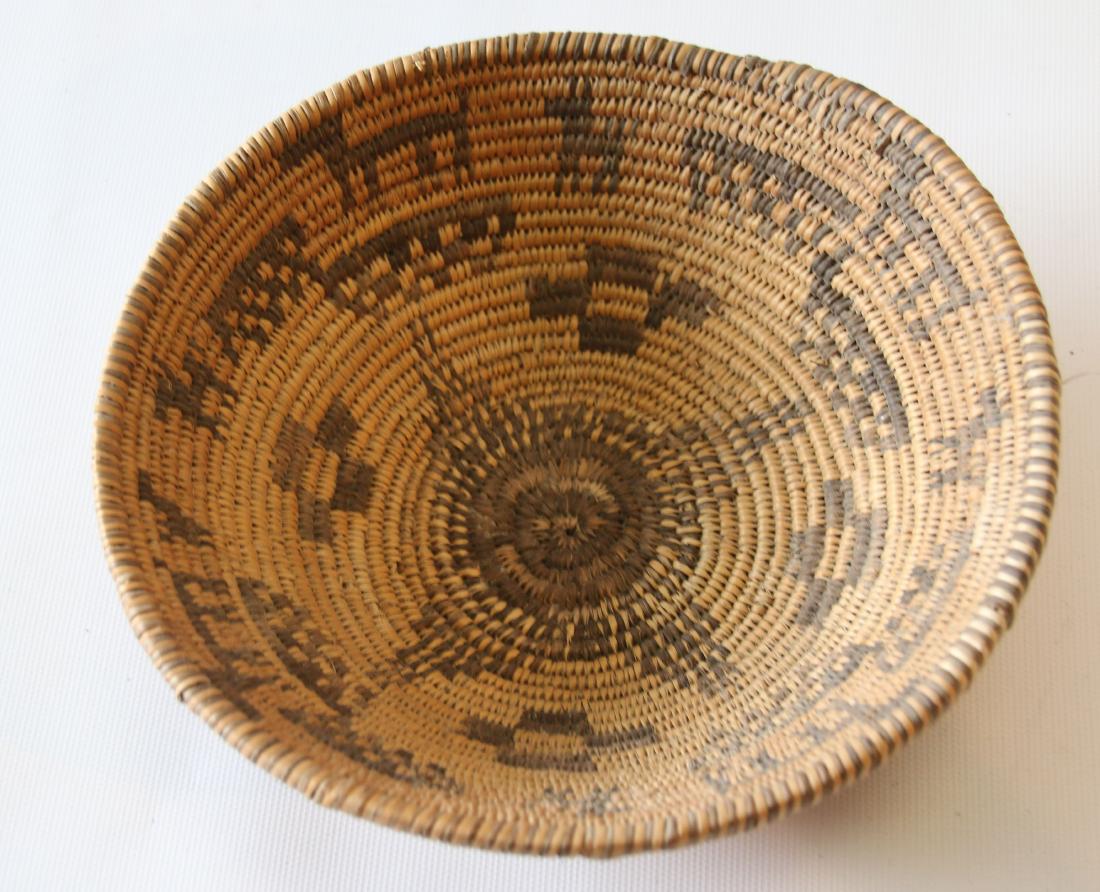 NATIVE AMERICAN SHALLOW BASKET (1 of 3)