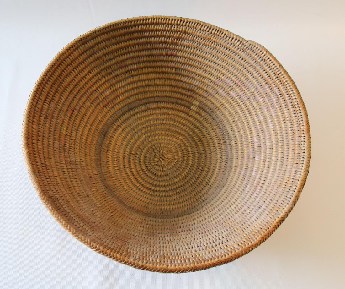 LARGE NATIVE AMERICAN BASKET (1 of 4)