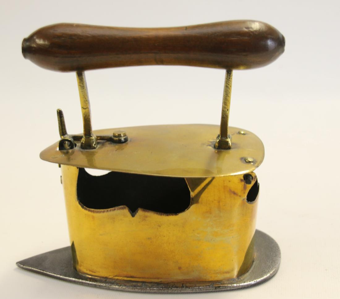 ANTIQUE CHARCOAL IRON (1 of 4)