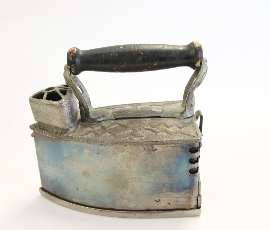 CHARCOAL IRON: FIRST LIGHTENING WITH REMOVABLE SHIRT CHIMNEY AND WITH GRATES 7 1/2" X 6 1/2" X 4 1/4"