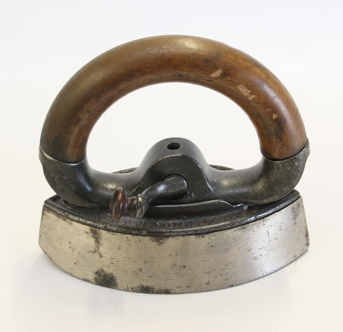 DETACHABLE HANDLE IRON (1 of 3)