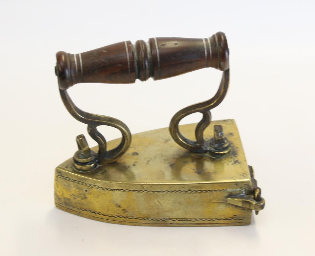 ANTIQUE BOX IRON (1 of 3)