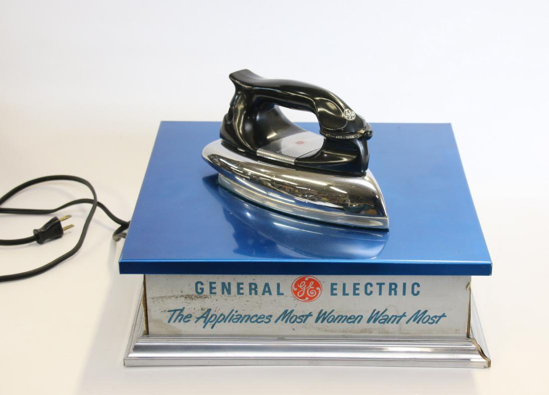 GE ADVERTISING DISPLAY: GE REVOLVING DISPLAY WITH IRON - PATENT 1937 - MFG. BY: GENERAL ELECTRIC - VERY RARE