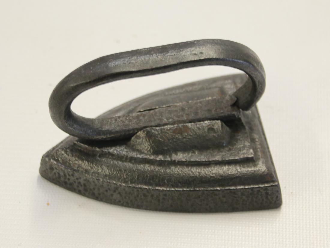 LITTLE DETACHABLE HANDLE IRON (1 of 3)