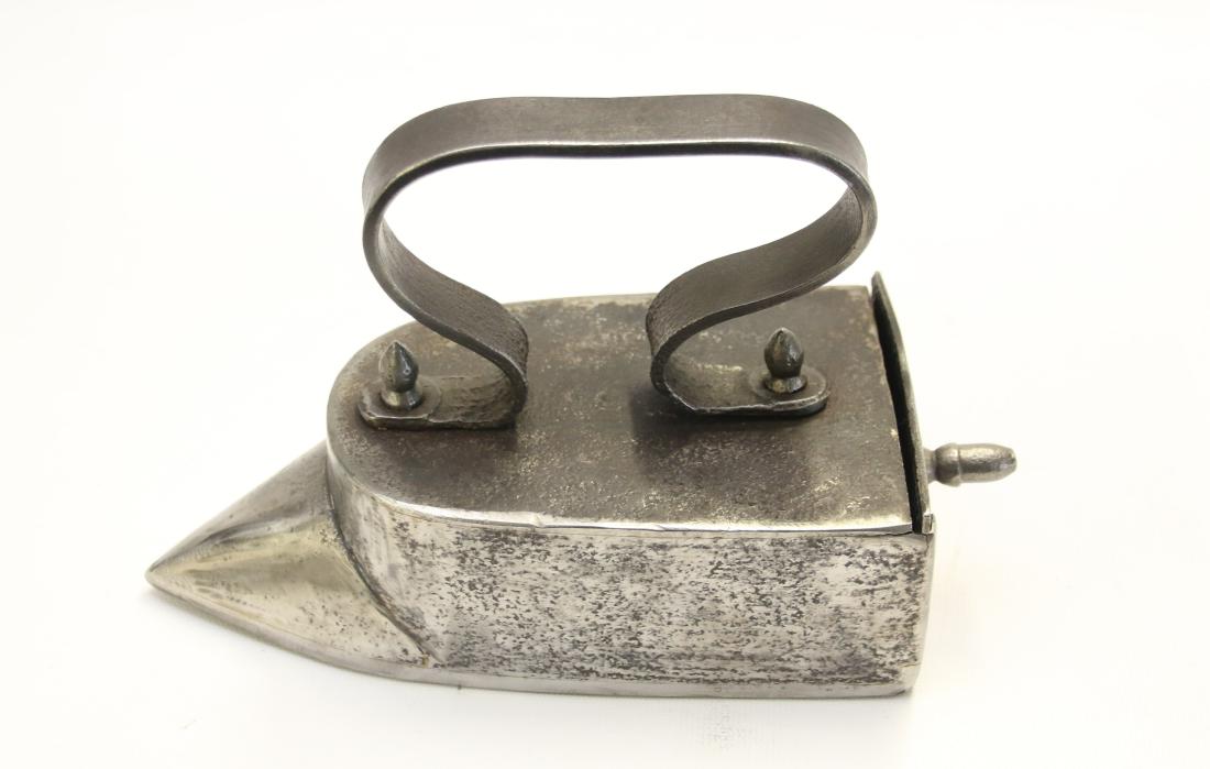 ANTIQUE BOX IRON (1 of 3)
