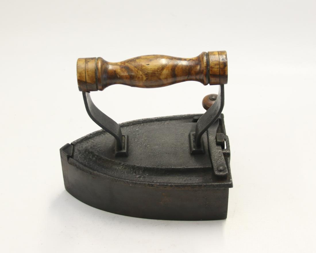 ANTIQUE BOX IRON (1 of 3)