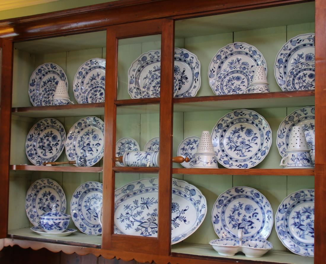 MEISSEN DINNERWARE SET (1 of 8)