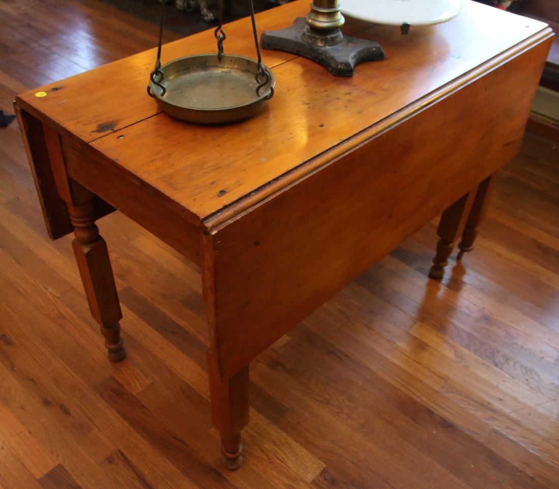 PINE GATE LEG TABLE (1 of 2)