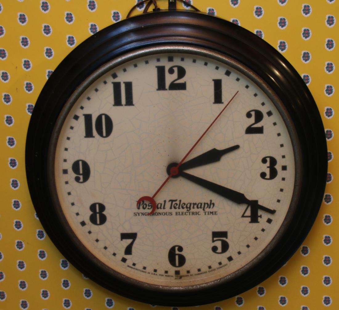 VINTAGE HAMMOND CLOCK (1 of 3)