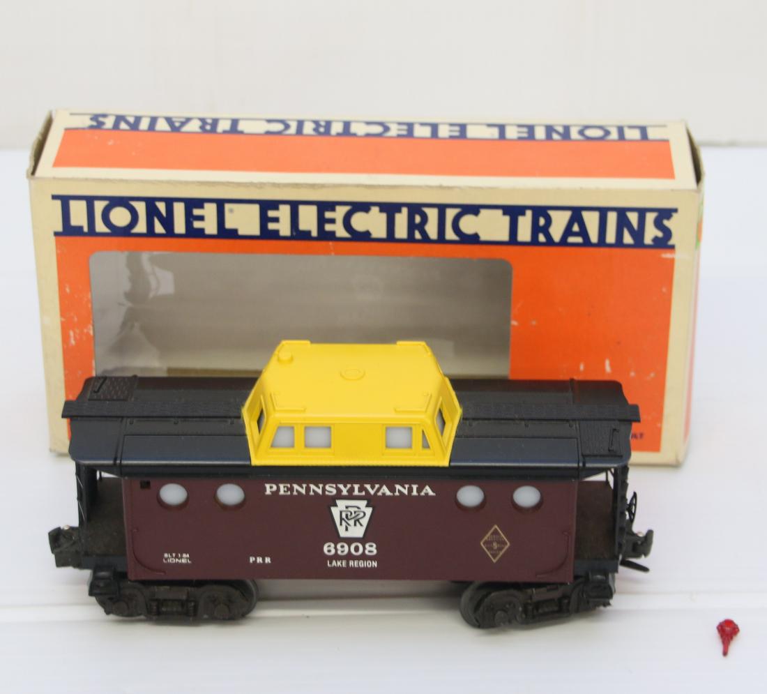 Lionel 6-6908 Pennsylvania illuminated Porthole Caboose (1 of 3)