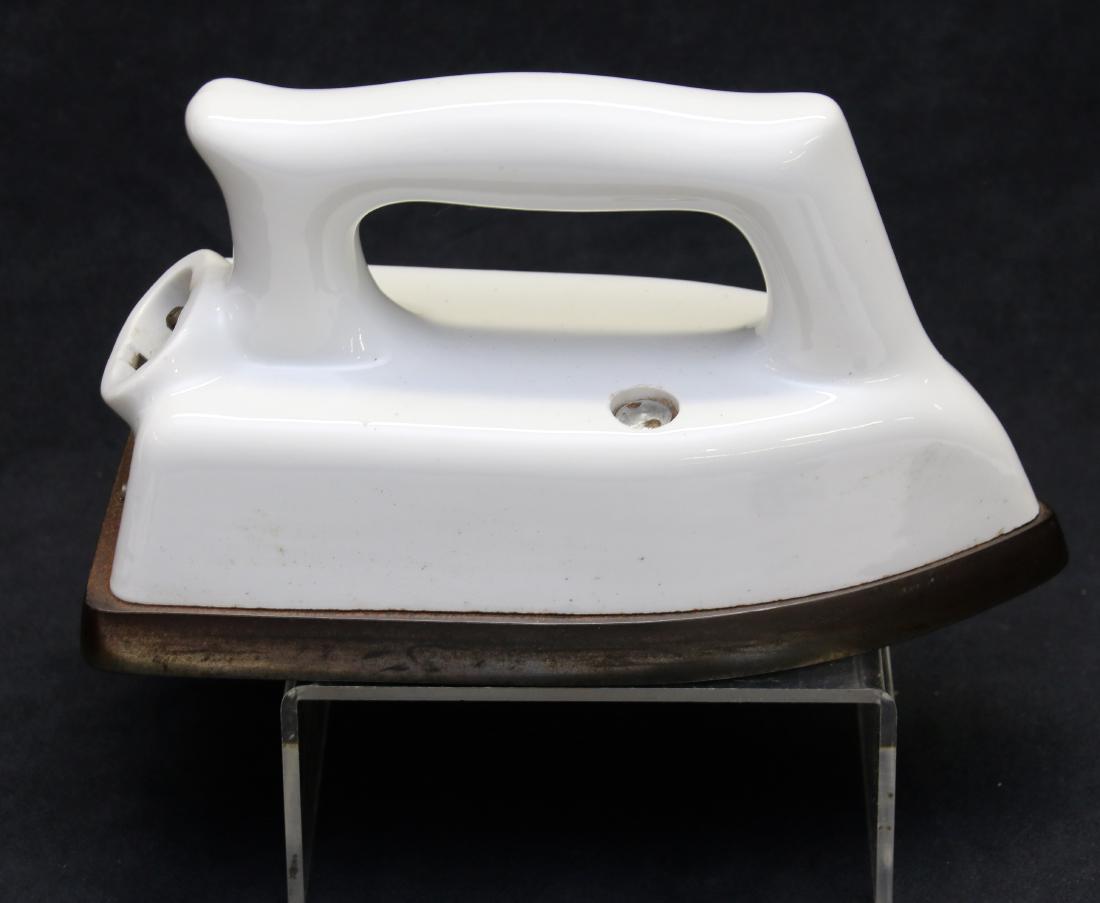 ANTIQUE ELECTRIC IRON (1 of 4)