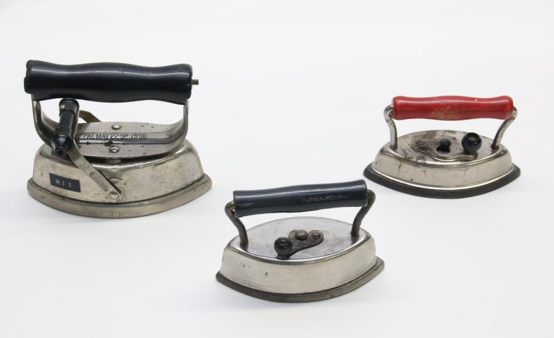 GROUP OF LITTLE ADVERTISING IRONS (1 of 3)