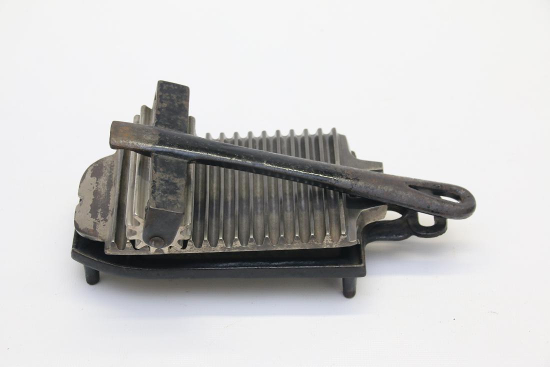HAND FLUTING IRON (1 of 3)