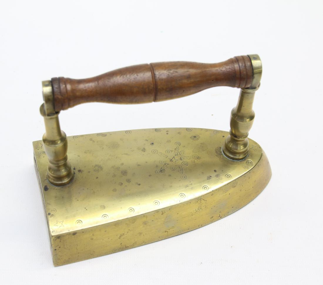 FRENCH BOX IRON (1 of 4)