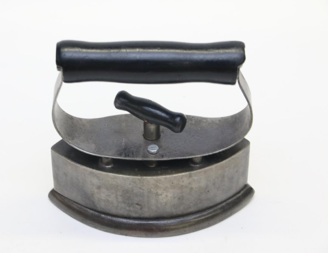 DETACHABLE HANDLE IRON (1 of 3)