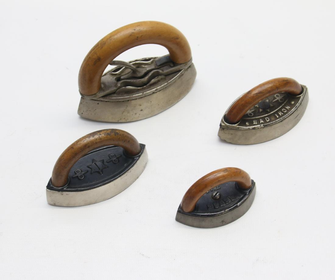 GROUP LOT OF DETACHABLE HANDLE IRONS (1 of 3)