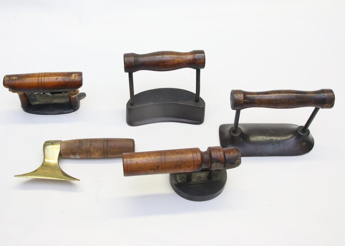 LOT OF EARLY HAT IRONS (1 of 3)