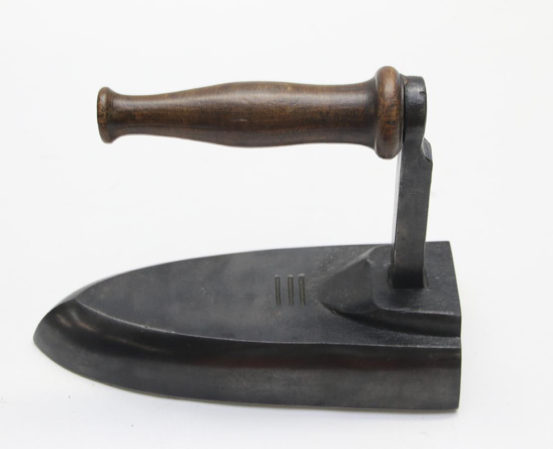 ANTIQUE SAD IRON (1 of 3)