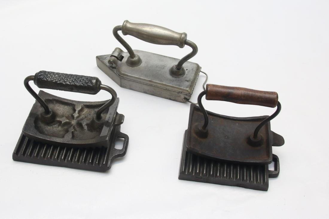 GROUP LOT OF FLUTING IRONS (1 of 3)