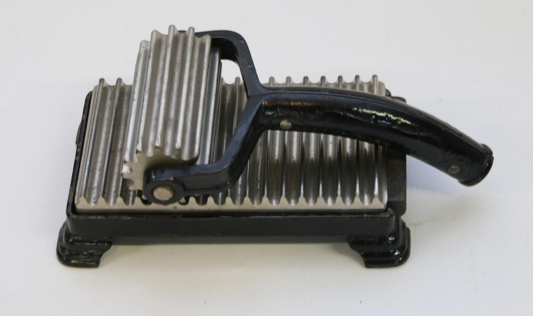 HAND FLUTING IRON (1 of 2)