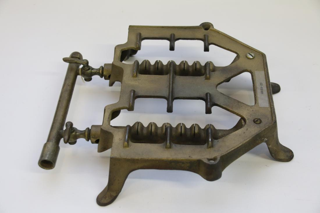 HEATER STOVE IRON (1 of 2)